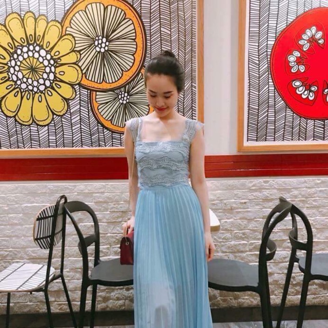 Set trang phục màu xanh
