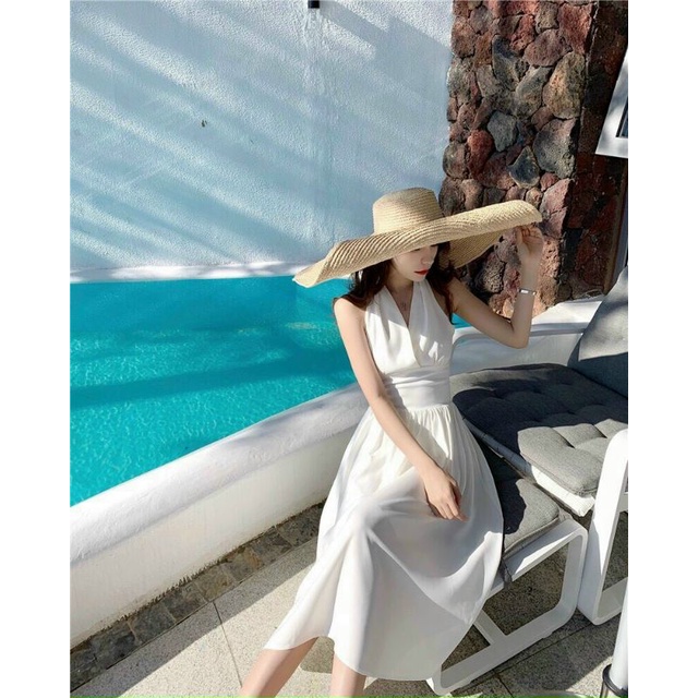 ĐẦM XOÈ maxi TRẮNG CỔ YẾM HỞ LƯNG