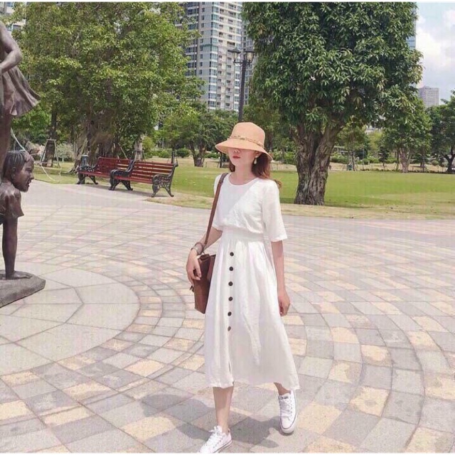 Maxi trắng đính nút đen cột lưng | BigBuy360 - bigbuy360.vn