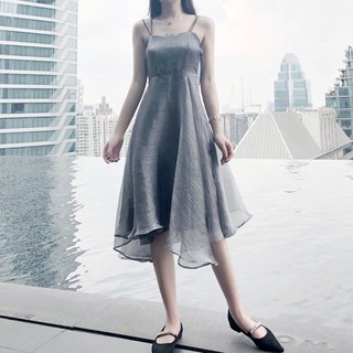 Váy hai dây hở lưng