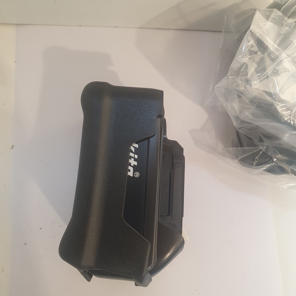 ỐP NHỰA BẢO VỆ PIN MAKITA 18V