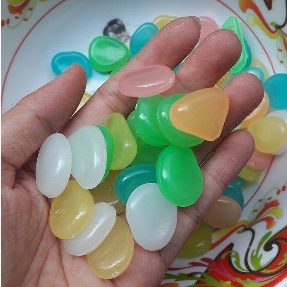 10 mảnh sỏi màu dạ quang xuyên sáng - phát sáng trong đêm - lót nền bể cá, trang trí tiểu cảnh