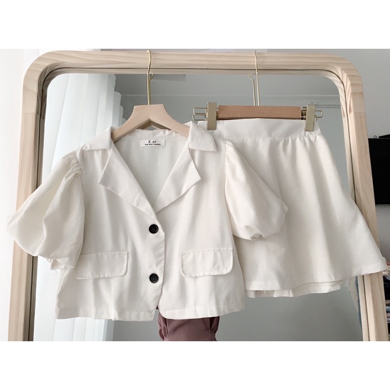 Set áo blazer croptop tay ngắn và chân váy nữ xòe trơn năng động – Da Nâu Vintage