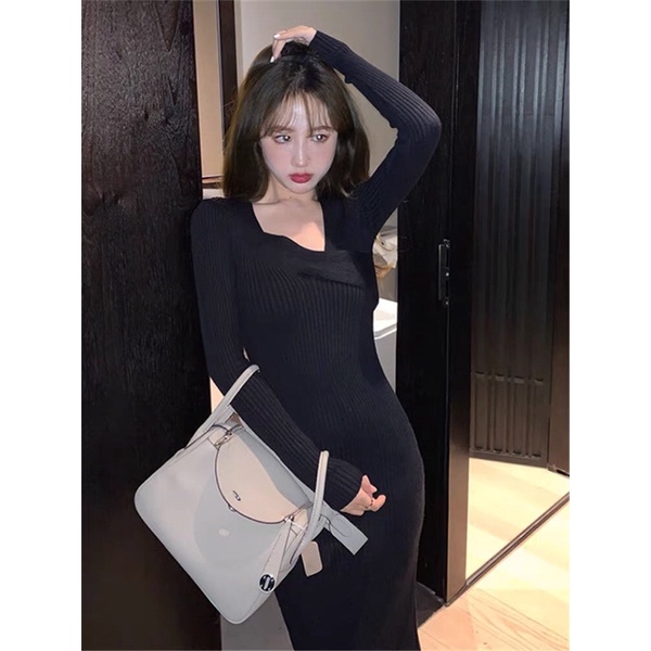 Đầm len nữ cổ chữ V có vạt chéo, ôm body dáng dài, màu be, đen, nâu tôn dáng, sáng da