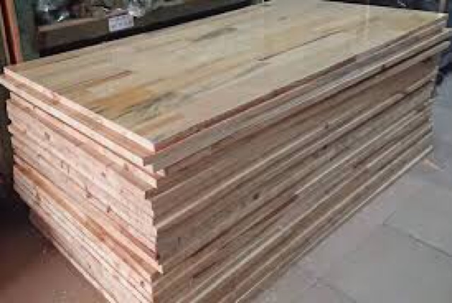 Mặt bàn gỗ thông màu vàng nhẹ, thông ghép , gỗ đc sử lý phủ bóng bề mặt, bo cạnh. Sử dụng làm kệ gỗ. Mặt bàn ăn