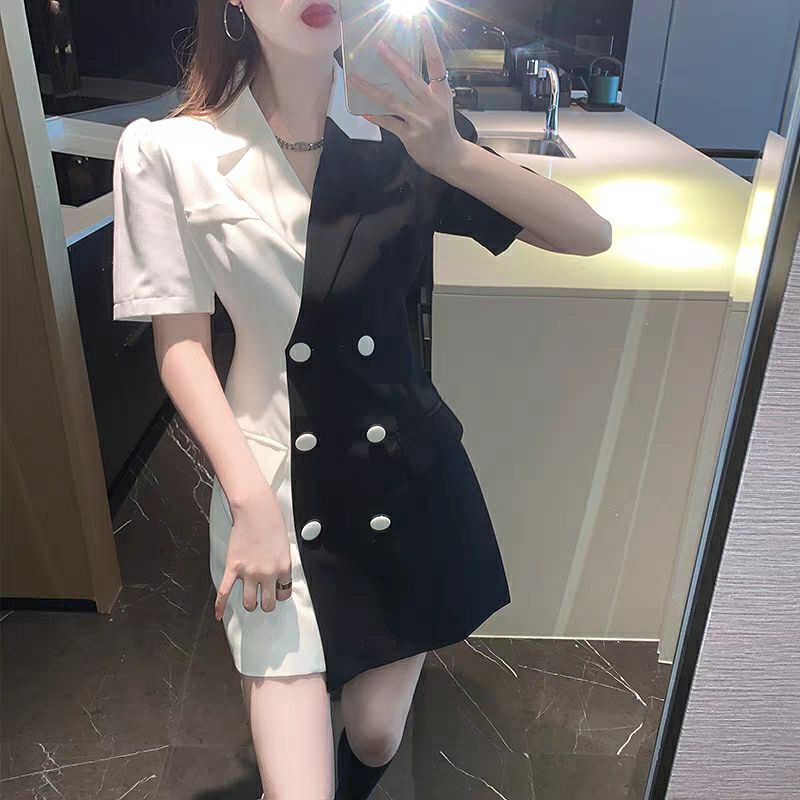 Váy đầm cổ vest cách điệu hai màu đen trắng. Váy đầm vest tay ngắn hai nửa khác màu.