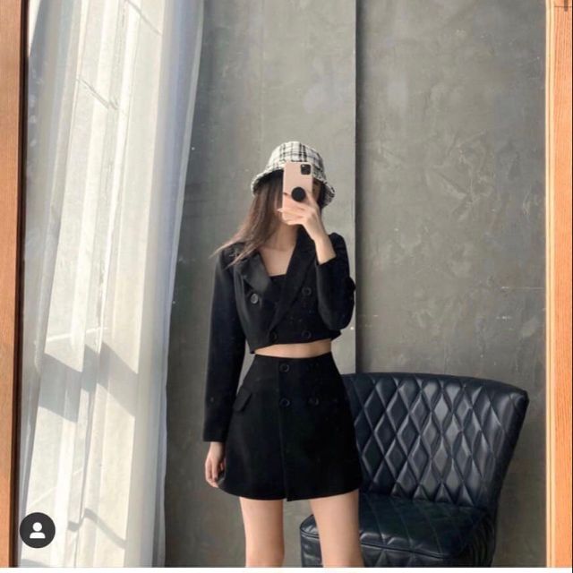 SET CROP ĐEN CỔ VEST TAY DÀI+ CHÂN VÁY♠️