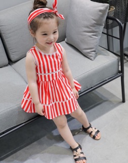 Váy xoè kẻ sọc đỏ