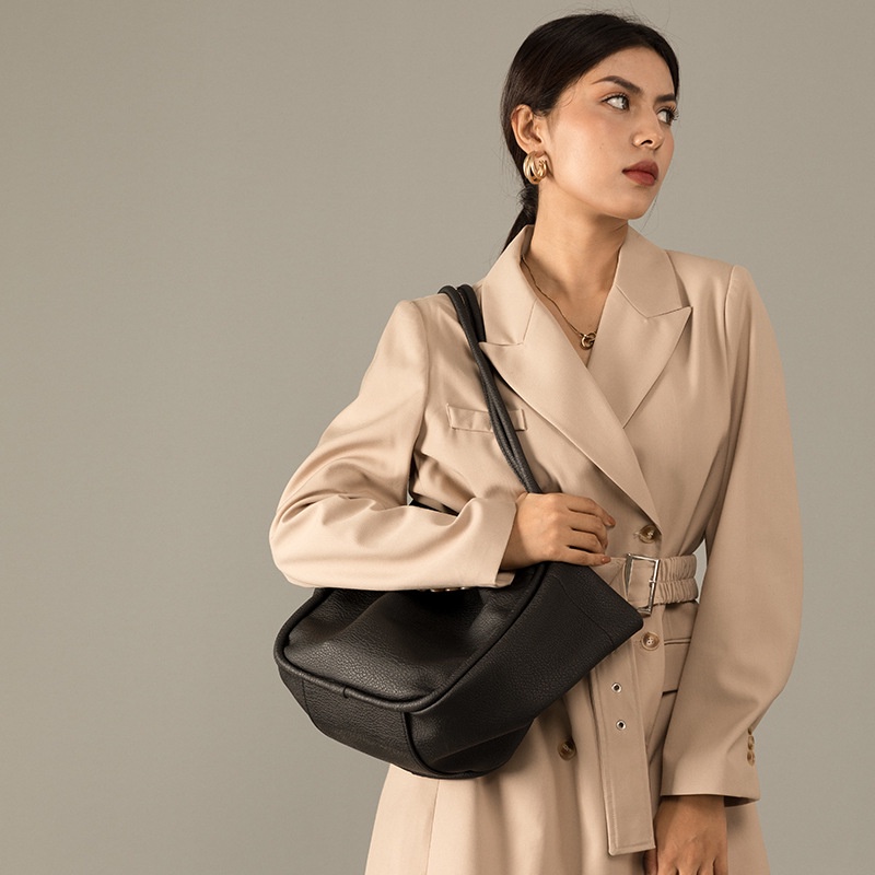 Túi Tote Đeo Vai Sức Chứa Lớn Màu Trà Sữa Xếp Ly Đơn Giản Cho Nữ