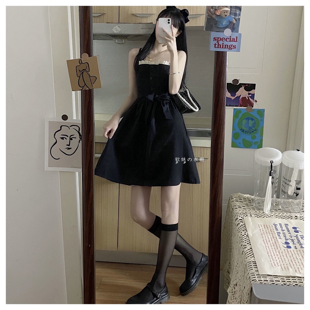 Cô gái cổ điển Pháp Mori váy dây treo ôm eo khoe dáng thon gọn, khí chất mới năm 2021, cô gái mặc váy đen nhỏ nhắn | BigBuy360 - bigbuy360.vn