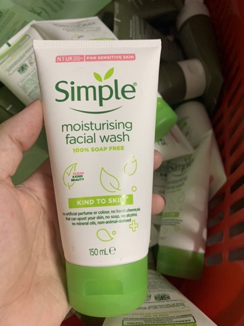 Sữa rửa mặt Simple cho da khô / Simple kind to Skin moisturising facial wash