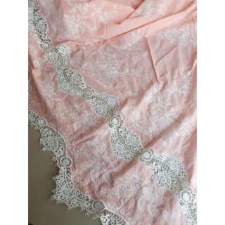 vải Thô thêu chân ren chỉ