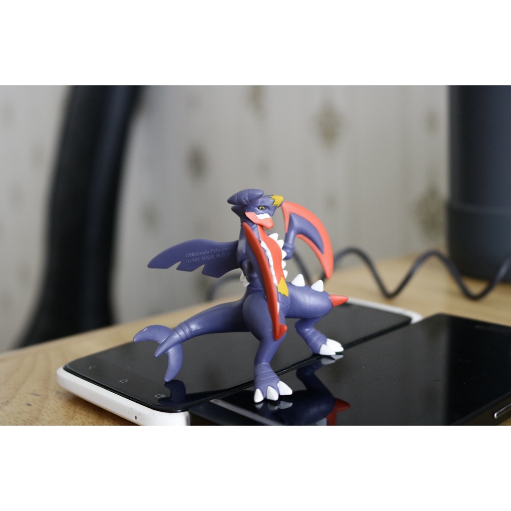 Mô hình pokemon Mega Garchomp Takara Tomy