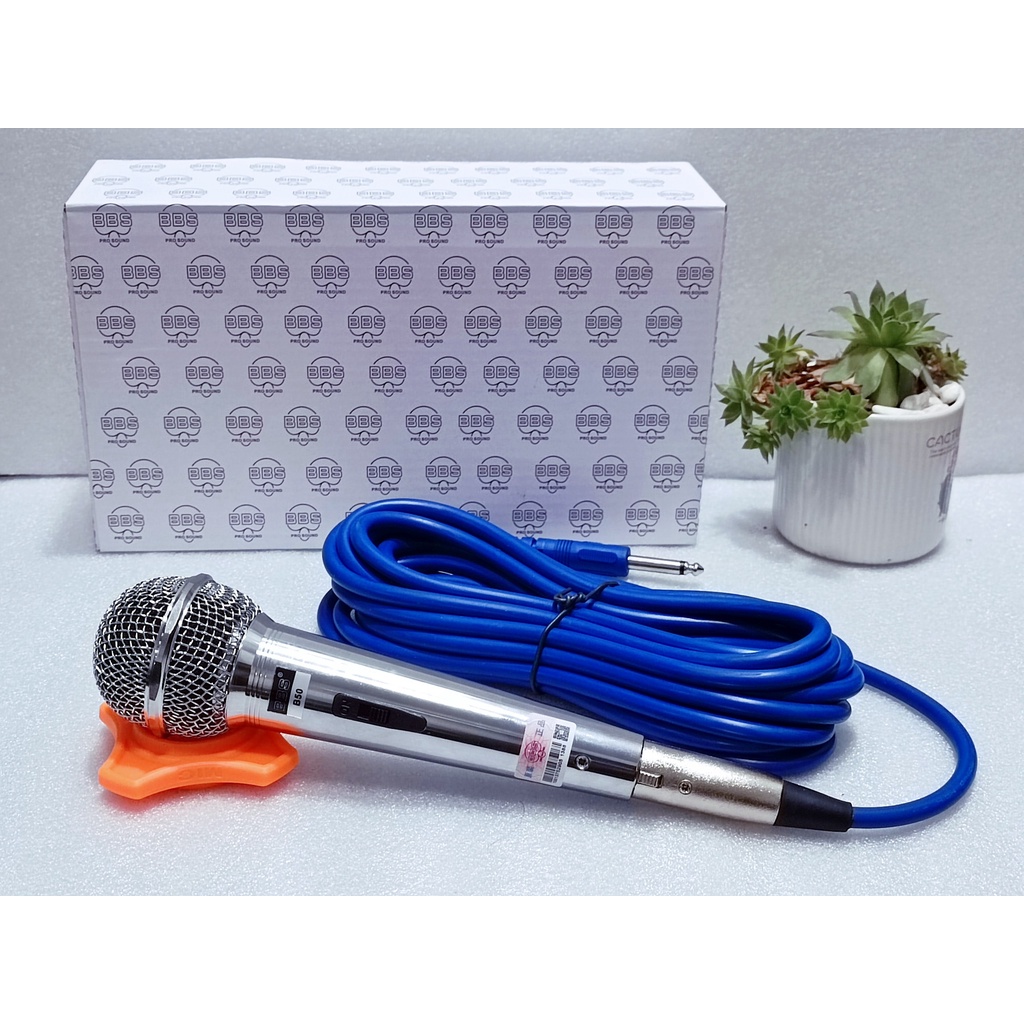 Micro có dây . Micro karaoke BBS B50 chống hú tốt, hát nhẹ không mất sức , đầu dây đúc chác chắn chống đứt gãy