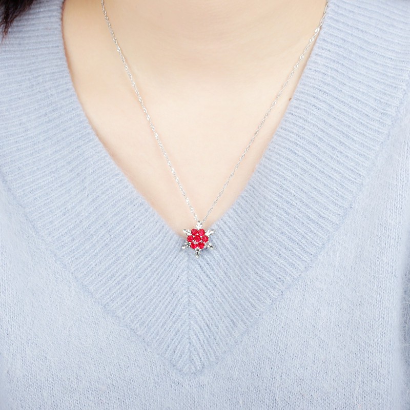 Dây chuyền mặt hoa tuyết đính đá pha lê tự nhiên sang trọng