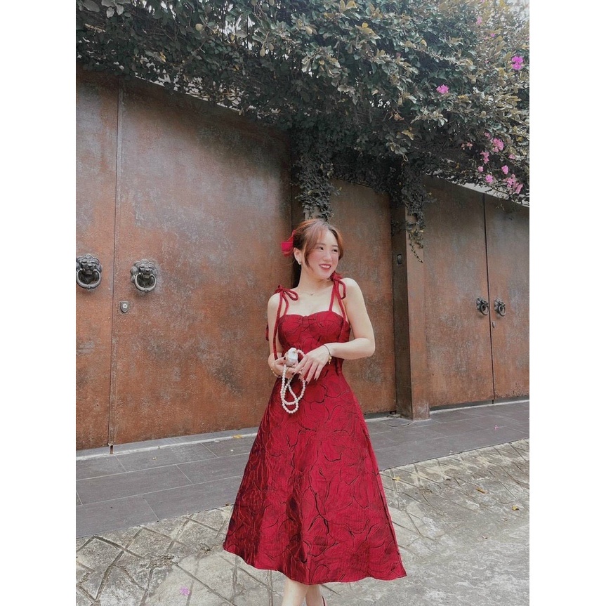 Váy Xòe Đỏ Dáng Dài, Đầm 2 Dây Cúp Ngực Cột Vai Chất Gấm Dày Dặn Họa Tiết Bắt Mắt, Váy Dự Tiệc Sang Chảnh. | BigBuy360 - bigbuy360.vn