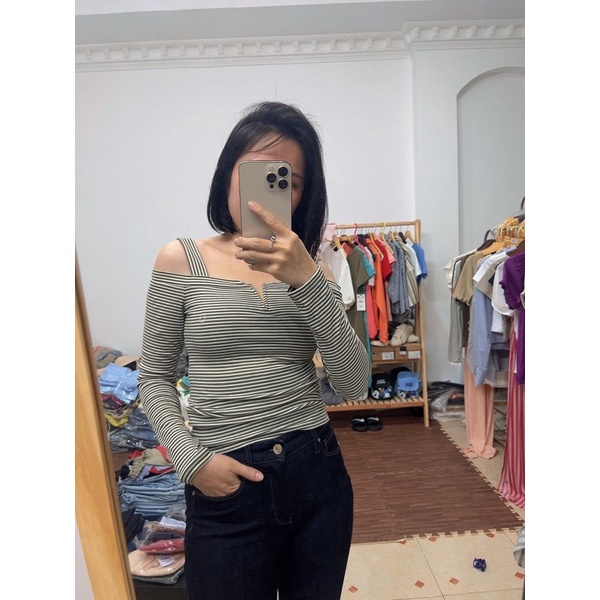 Áo thun gân tay dài.