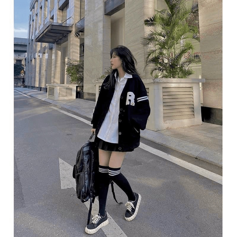 ÁO KHOÁC CARDIGAN NỮ HỌA TIẾT CHỮ R PHỐI VIỀN TAY ĐẸP  ĐẸP TINH KHÔI