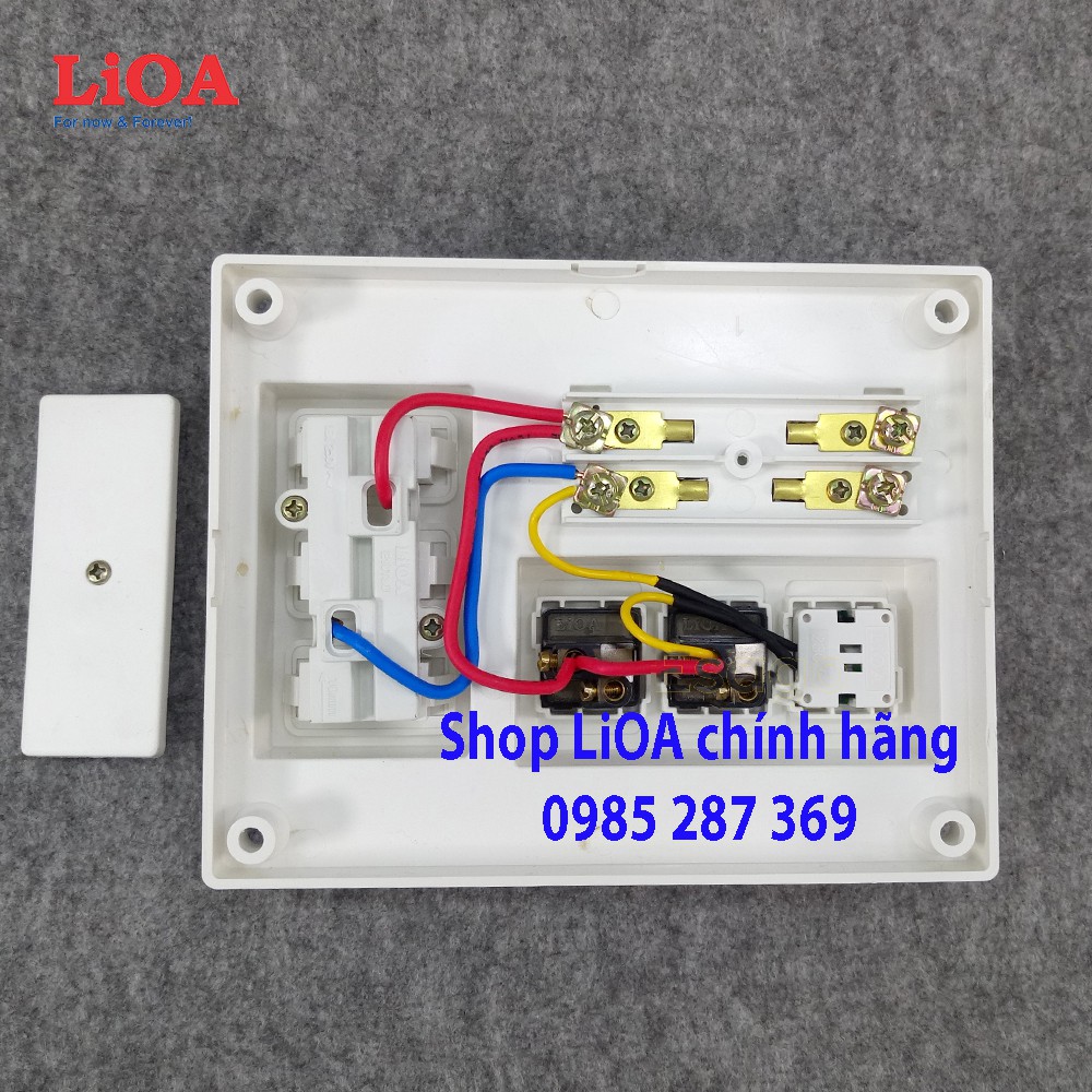 Bảng điện nổi LiOA 15A có 3 ổ cắm 2 công tắc 1 đèn báo màu đỏ/xanh