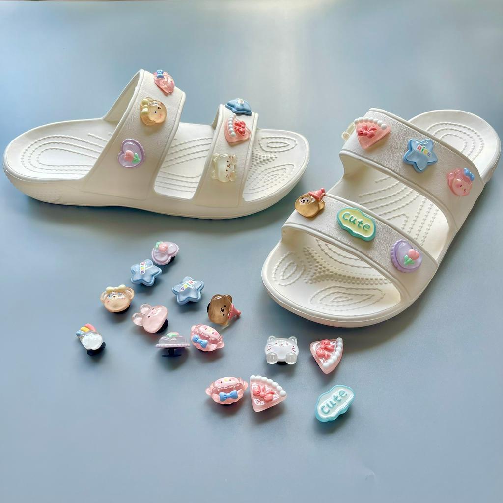 Dép cross sục nữ đế thấp 2cm kèm 14 Jibbitz Pizza dễ thương Mayto kiểu dáng dép quai ngang Ulzzang Hàn Quốc CS-13