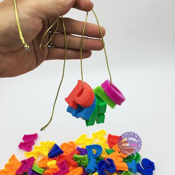 Bộ đồ chơi ráp chữ xâu chuỗi CHỮ CÁI bằng nhựa - xâu hạt luyện vận động tinh