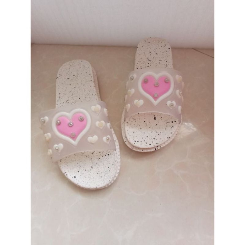 Thanh lí dép lê bé gái hình trái tim 2 đến 6 tuổi