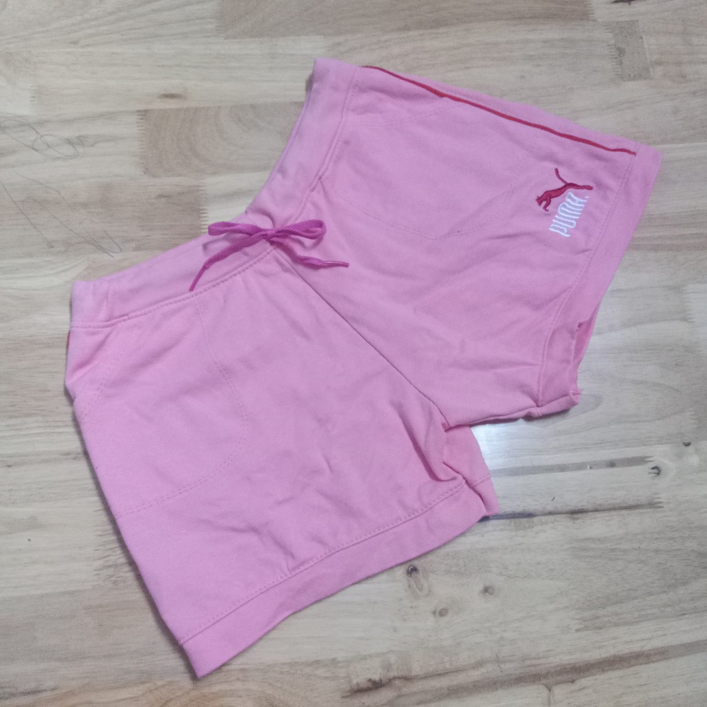 Quần short nữ thêu chữ lưng cao co giãn