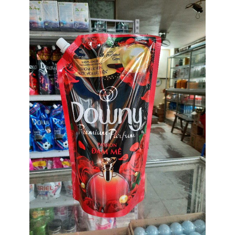 Nước xả vải DOWNY Đam Mê túi 1.35L