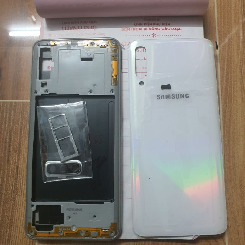 Vỏ samsung A70 A705F có khay sim kính camera bao test
