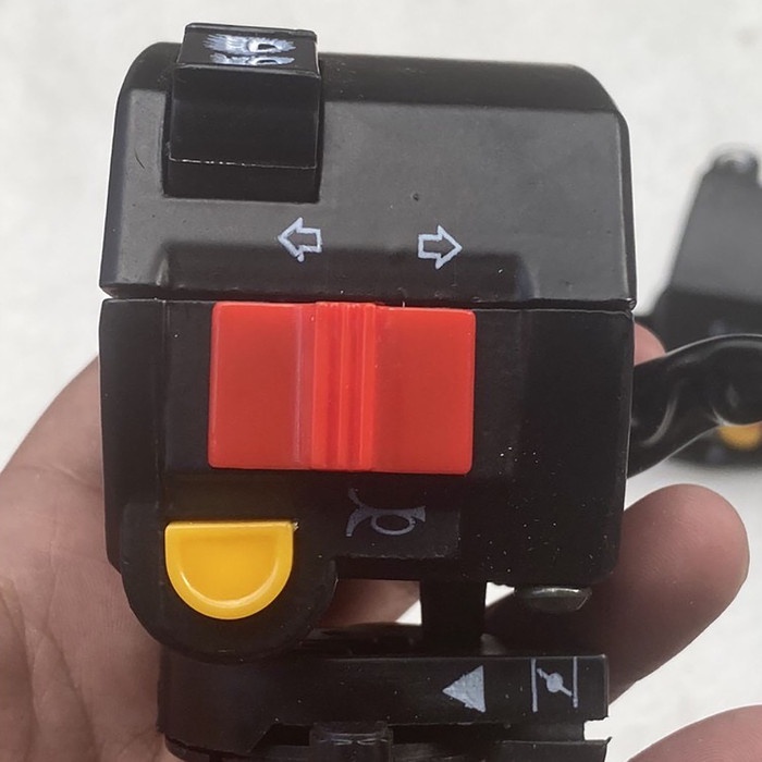 Cùm công tắc xe Max