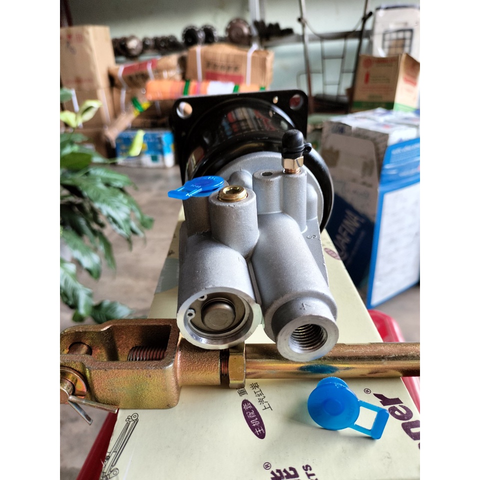 Bầu tổng côn dưới  - Xe Thaco 9 tấn, xe dongfeng 3 chân, ĐK thân F90, 4 lỗ bắt 86mm, lỗ dầu/ lỗ hơi 14/14mm