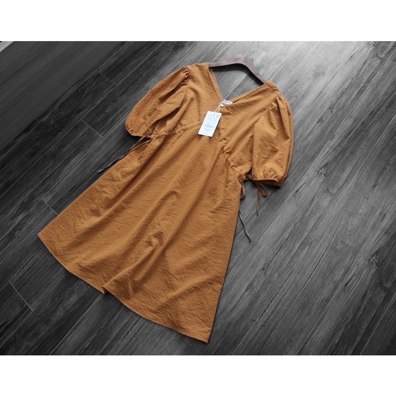 Đầm màu cánh gián dư