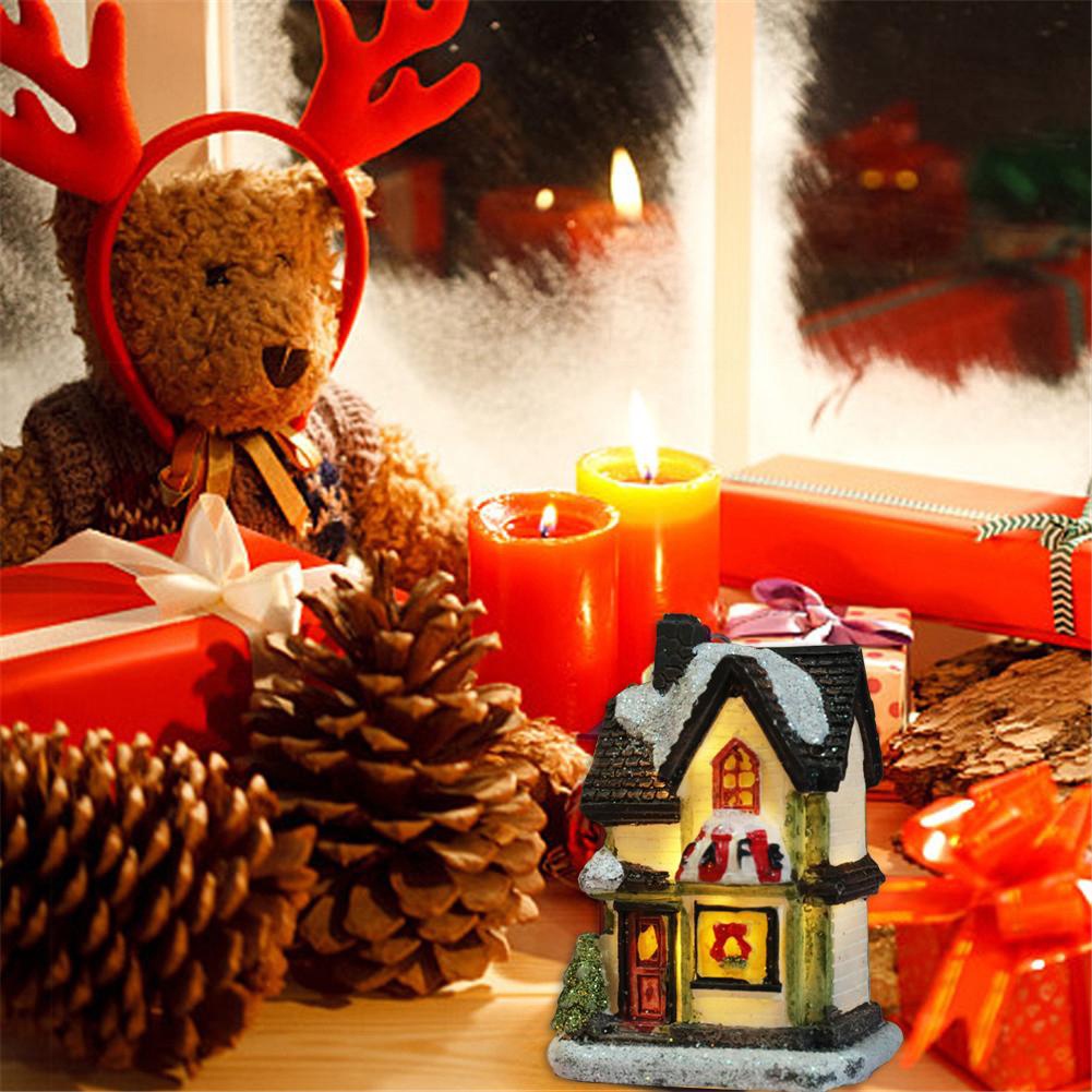 Ngôi nhà giáng sinh có đèn LED 2021 dùng trang trí nhà cửa