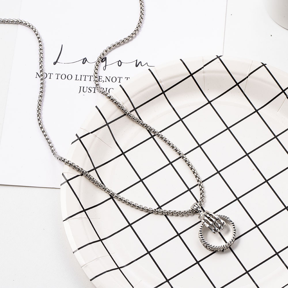 Dây Chuyền Mặt Hình Thánh Giá Và Bàn Tay Độc Đáo | BigBuy360 - bigbuy360.vn