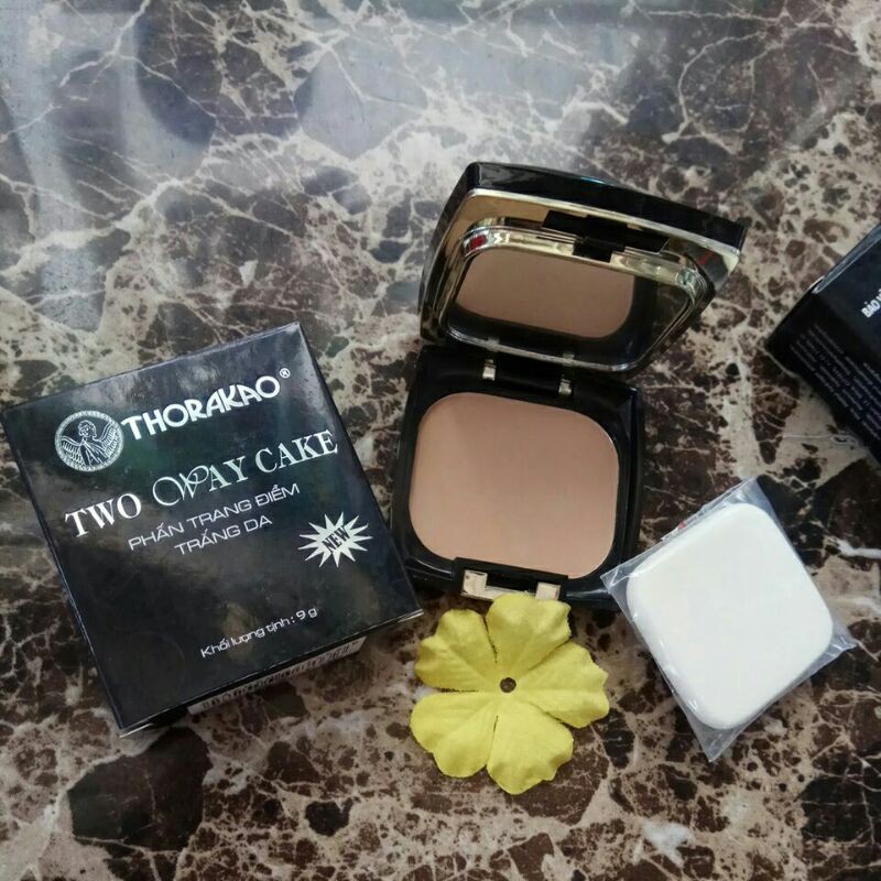 Phấn trang điểm trắng da Thorakao two way cake 9g .