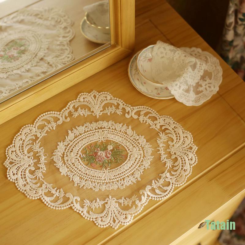 1 tấm lót bàn ăn phối ren phong cách châu Âu