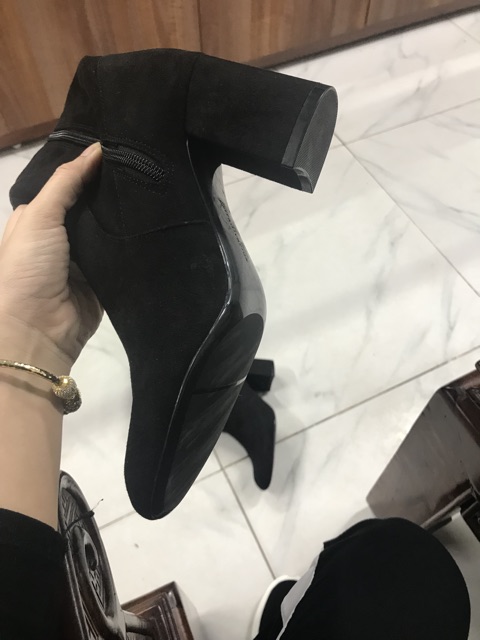 Bốt chuẩn authentic stradivarius Số em hơi có nhọ từ đâu năm đến giờ Toàn order nhầm sz Đi 36 nhận sz 35 chuẩn đét Bạn n