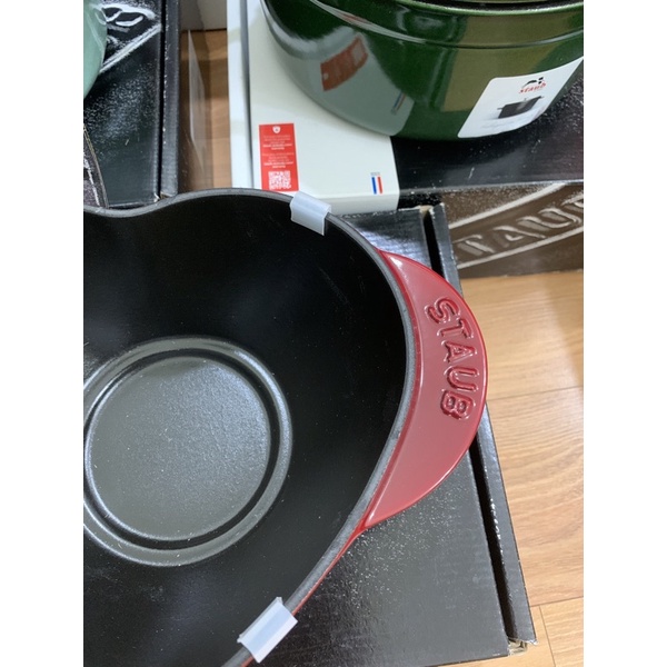 🇩🇪NỒI GANG CAO CẤP STAUB Cocotte Coeur 20cm TRÁI TIM ĐỎ CHERRY Made in France