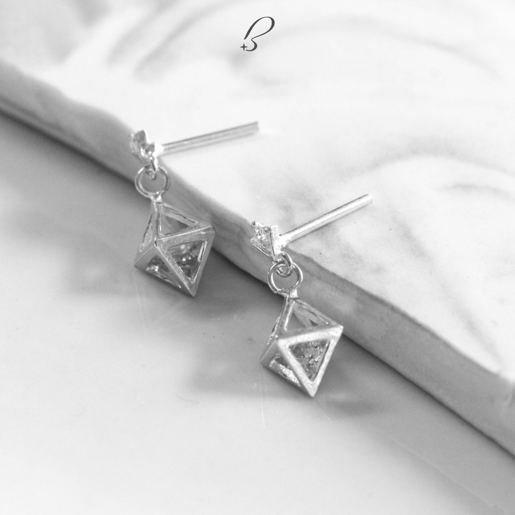 Khuyên tai bạc nữ có bảo hành Bling It kiểu dáng rơi thiết kế hình kim tự tháp đính đá BIBT438