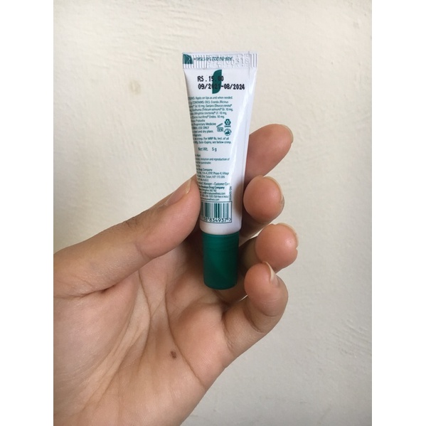 Son dưỡng môi chiết xuất cà rốt và mầm lúa mạch Himalaya Lip Balm 10g