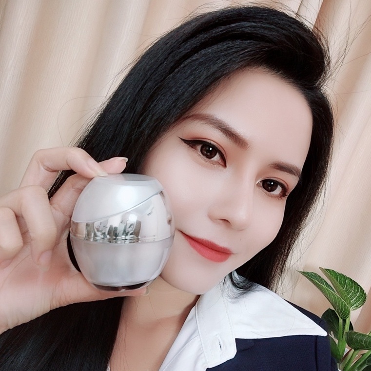 Kem Kim Cương Trắng Hồng Căng Bóng Thu Nhỏ Chân Lông Nâng Tông Trẻ Hóa Chính Hãng HuGi Beauty 30g (Mẫu Nâng Cấp)