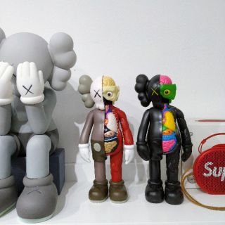 Tượng Kaws 20cm