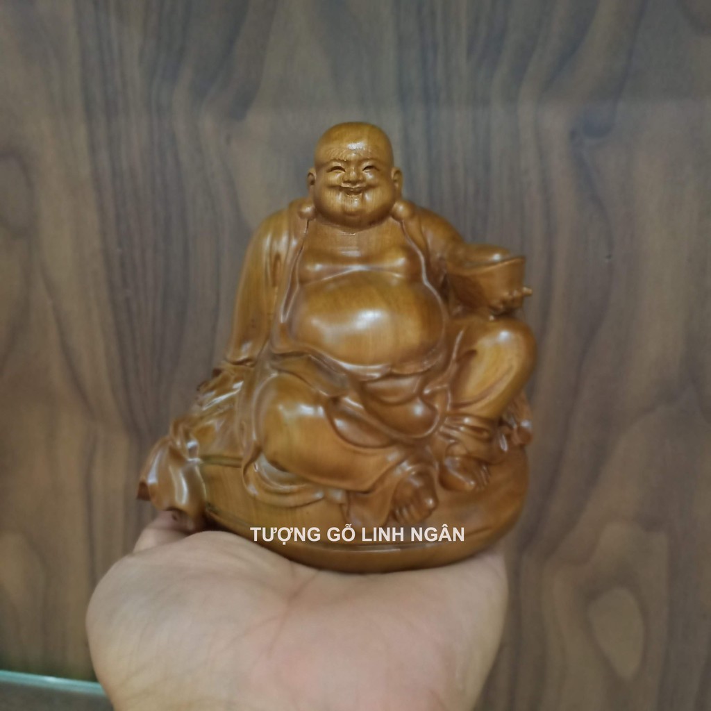 Tượng di lặc để xe ô tô bằng gỗ thơm cao 10 cm