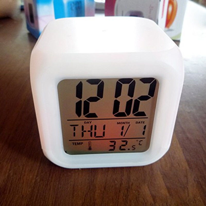 Đồng hồ báo thức điện tử có đèn LED 7 màu độc đáo