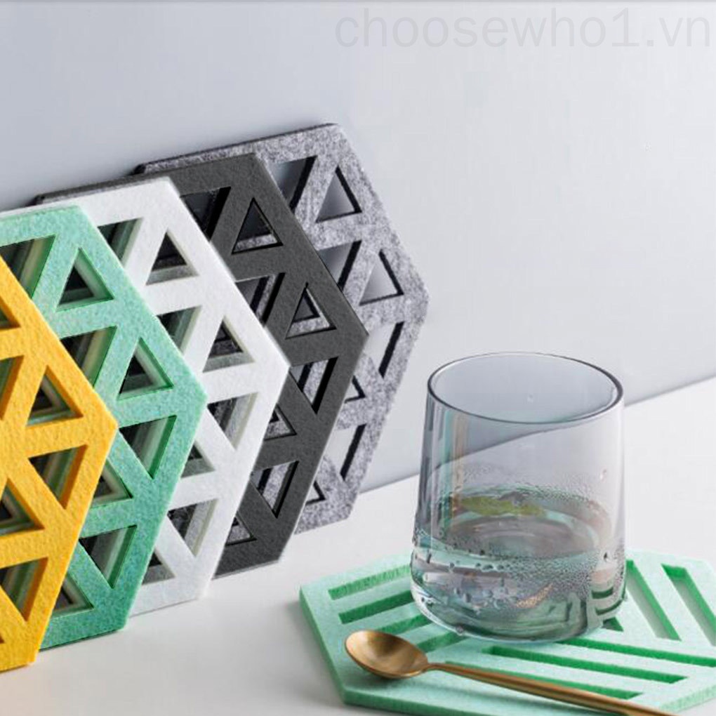 Tấm lót ly hình tam giác bằng vải nỉ thấm hút tốt tiện dụng cho gia đình