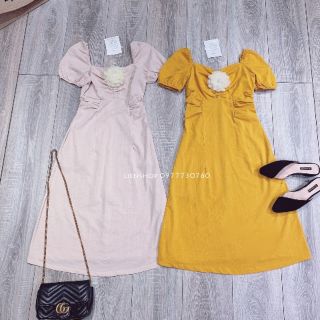 Váy cổ vuông dúm ly ngực kèm hoa