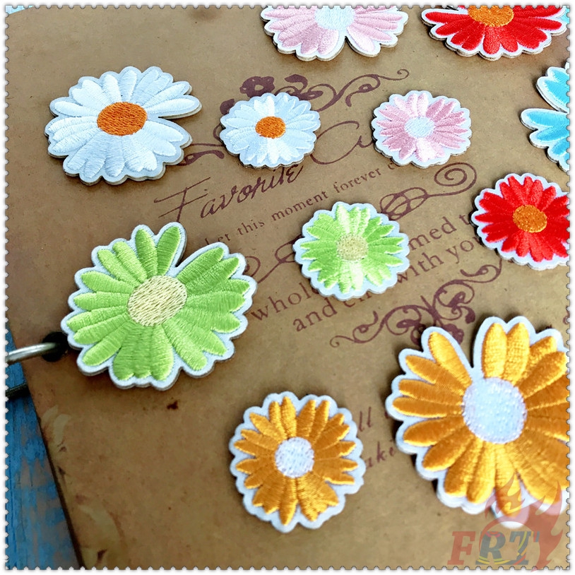 Set 2 Miếng Dán Ủi Quần Áo Hình Hoa Cúc Xinh Xắn