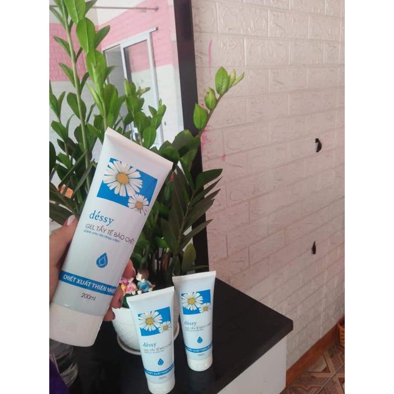 Gel tẩy tế bào chết hoa cúc chính hãng Dessy