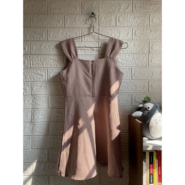 Đầm caro nhí thêu hoa