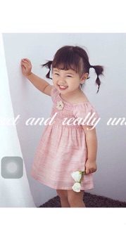 Váy hồng bé gái